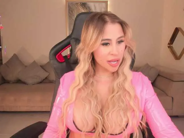 Live sex webcam photo for KylieeCooper #291867373