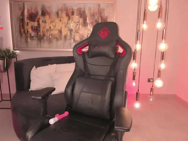 Live sex webcam photo for KylieeCooper #291872079