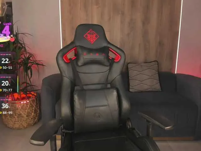 Live sex webcam photo for KylieeCooper #291949446