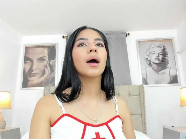 Live sex webcam photo for Kyraaa #291498571