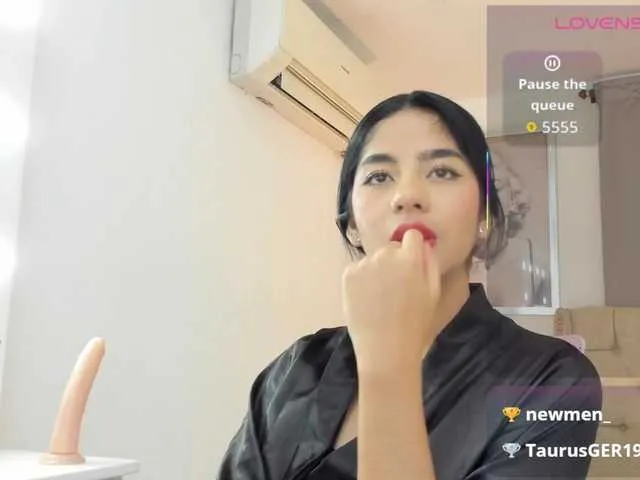 Live sex webcam photo for Kyraaa #291651811