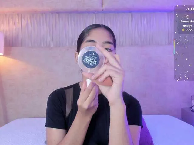 Live sex webcam photo for Kyraaa #292168771