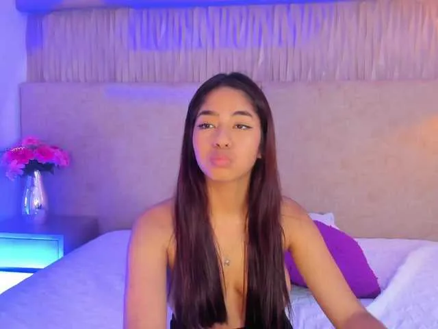 Live sex webcam photo for Kyraaa #292298311