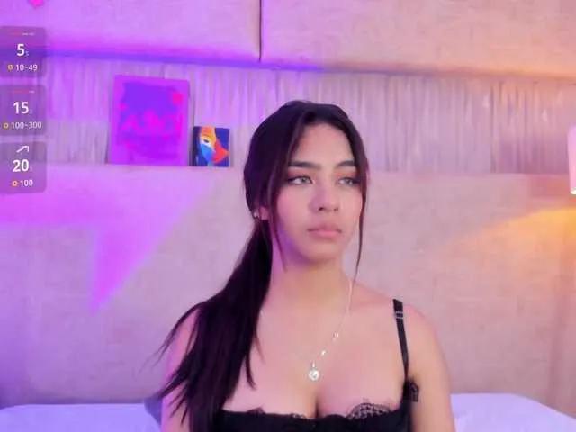 Live sex webcam photo for Kyraaa #292324859