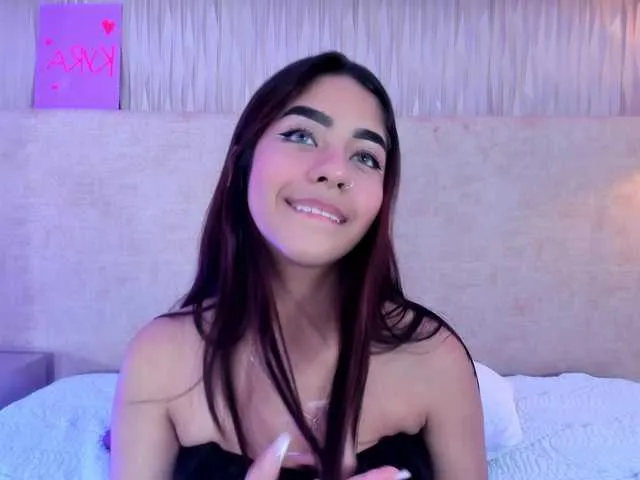 Live sex webcam photo for Kyraaa #292351324