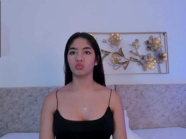 Live sex webcam photo for Kyraaa #292394316