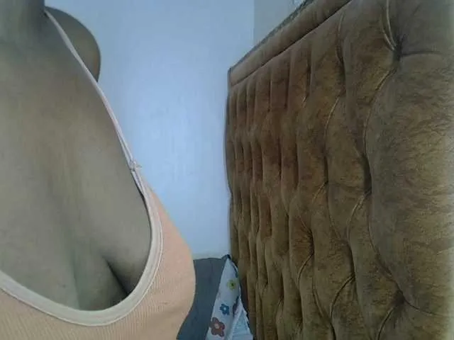 Live sex webcam photo for L-isa #292040885