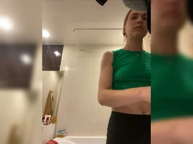 Live sex webcam photo for L-o-l-ita #276204506