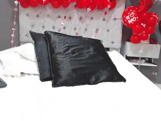 Live sex webcam photo for LAURASOFIIA #272431273