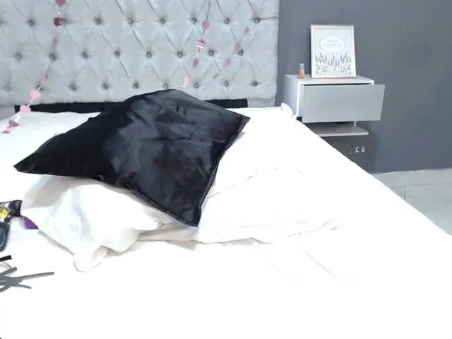 Live sex webcam photo for LAURASOFIIA #272626014