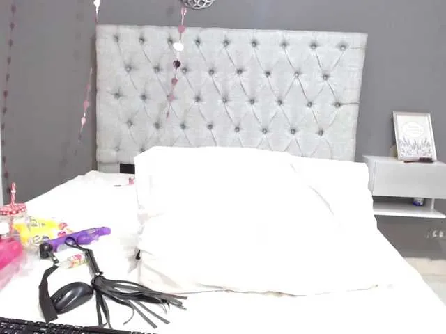 Live sex webcam photo for LAURASOFIIA #272680619