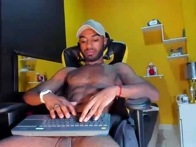 Live sex webcam photo for LIAMBROWNN #275565952