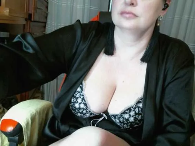 Live sex webcam photo for LINA2111 #291169168