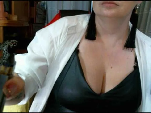 Live sex webcam photo for LINA2111 #291466245