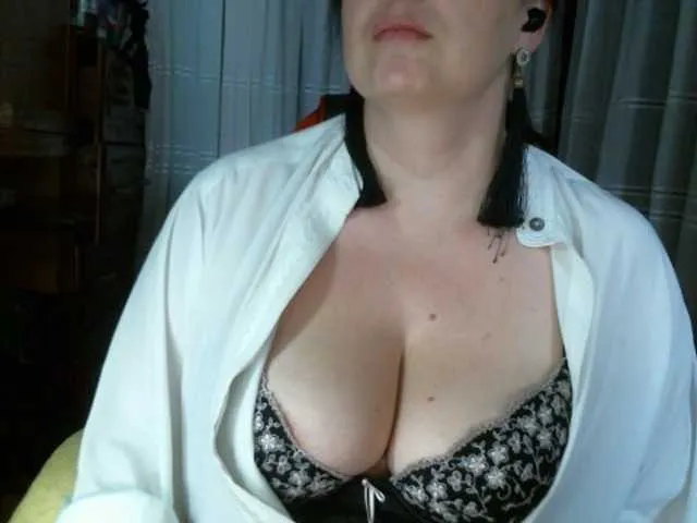 Live sex webcam photo for LINA2111 #291837933