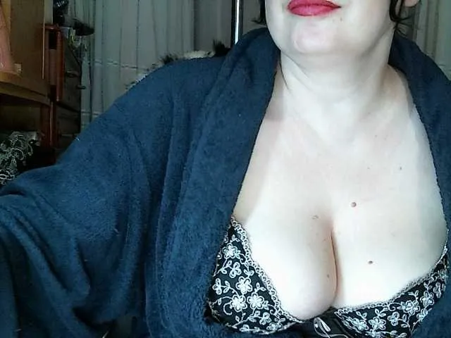 Live sex webcam photo for LINA2111 #292765272
