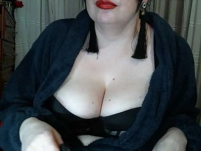 Live sex webcam photo for LINA2111 #293044536