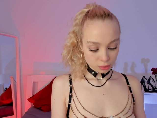 Live sex webcam photo for LISABABYMETAL #275930360