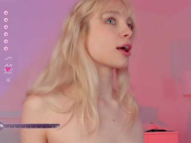 Live sex webcam photo for LISABABYMETAL #275964437