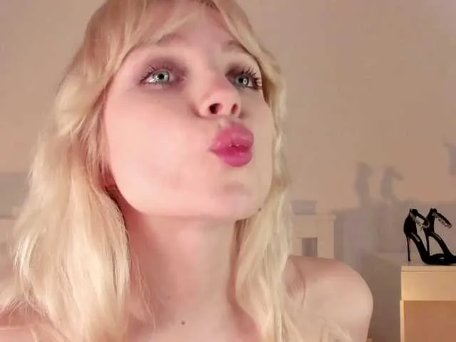 Live sex webcam photo for LISABABYMETAL #276073135