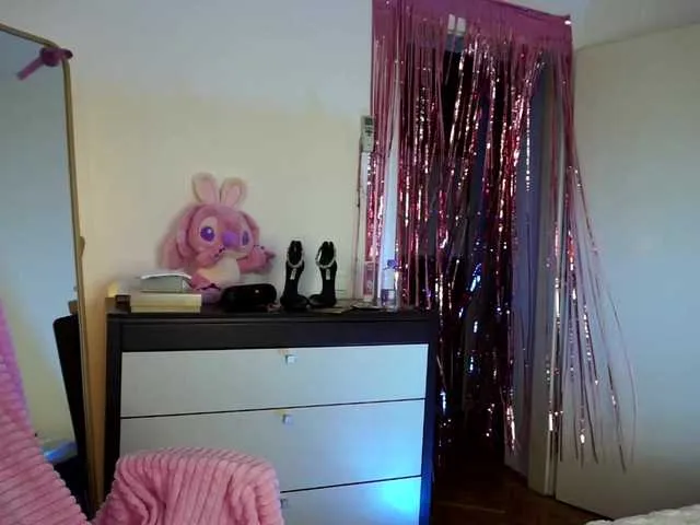 Live sex webcam photo for LISABABYMETAL #290621792