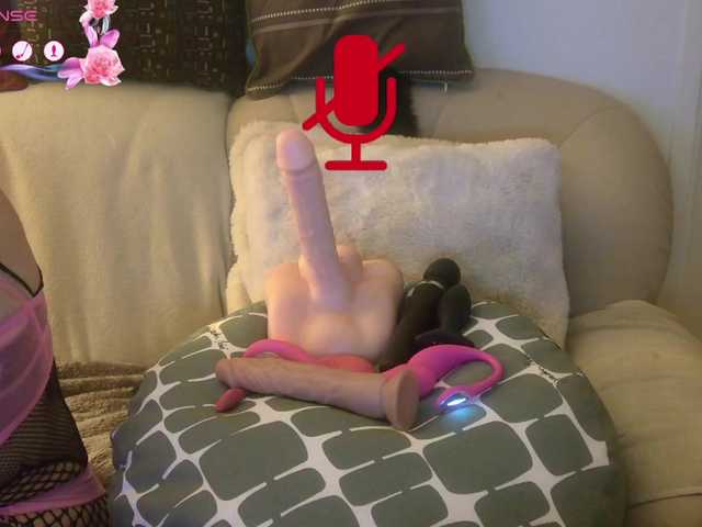 Live sex webcam photo for LISACAM2CAM #292109579