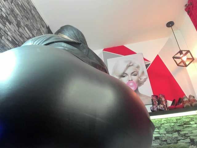 Live sex webcam photo for LITTLEMARS1 #277410514