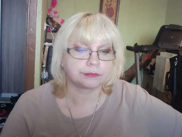 Live sex webcam photo for LOLA88888 #273312901