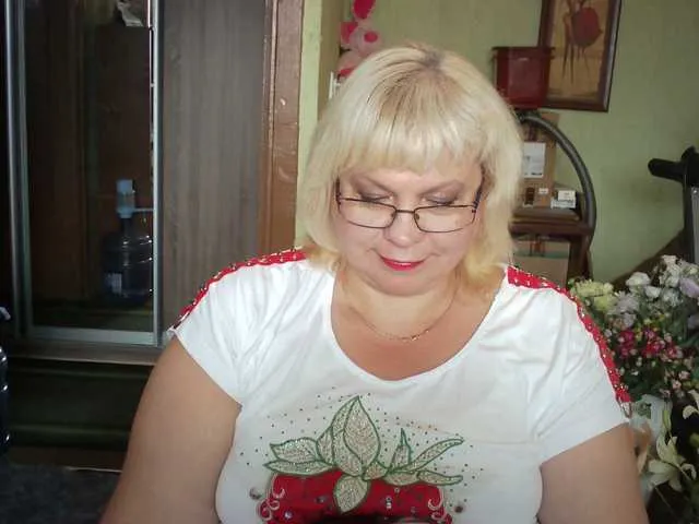 Live sex webcam photo for LOLA88888 #274042821