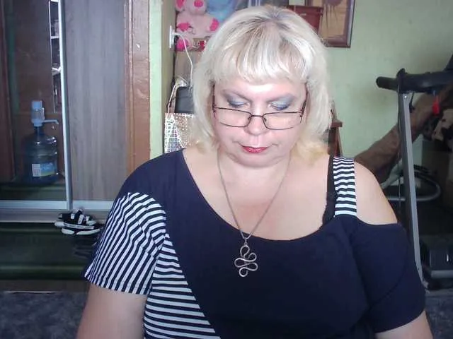 Live sex webcam photo for LOLA88888 #274330264