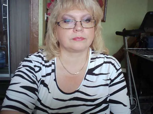 Live sex webcam photo for LOLA88888 #275461503
