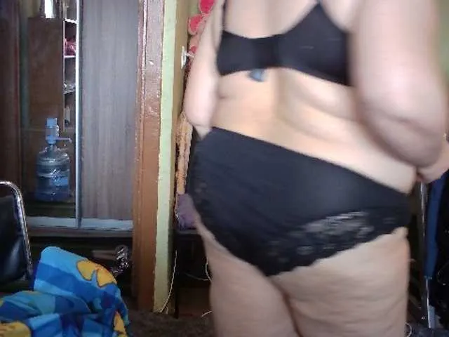 Live sex webcam photo for LOLA88888 #275782984