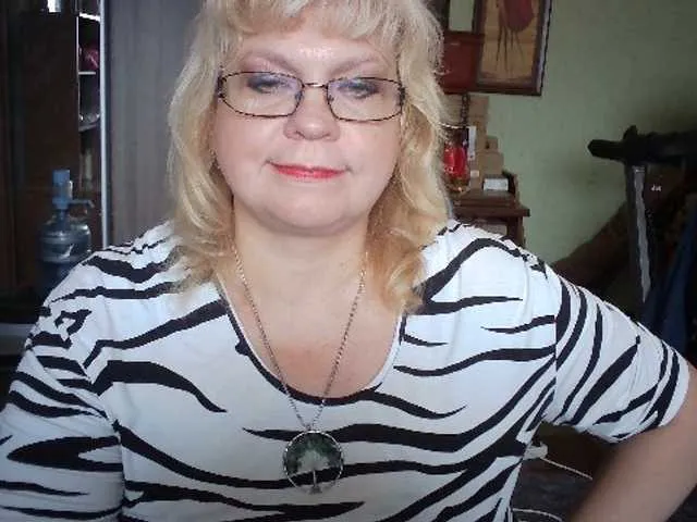 Live sex webcam photo for LOLA88888 #275804944