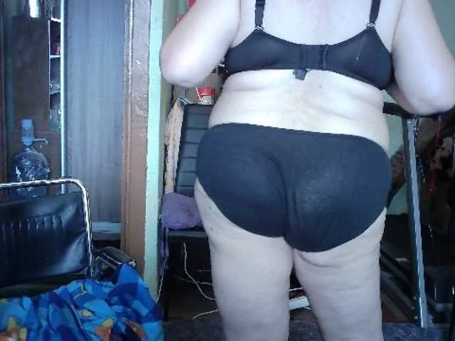 Live sex webcam photo for LOLA88888 #275949788