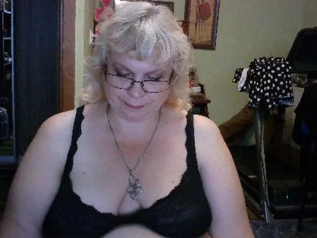 Live sex webcam photo for LOLA88888 #276030347