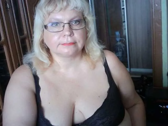 Live sex webcam photo for LOLA88888 #284922494