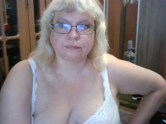 Live sex webcam photo for LOLA88888 #288404703
