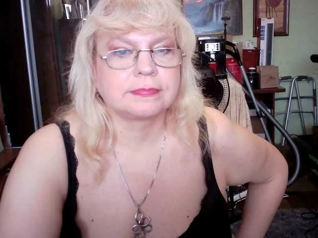 Live sex webcam photo for LOLA88888 #291339139