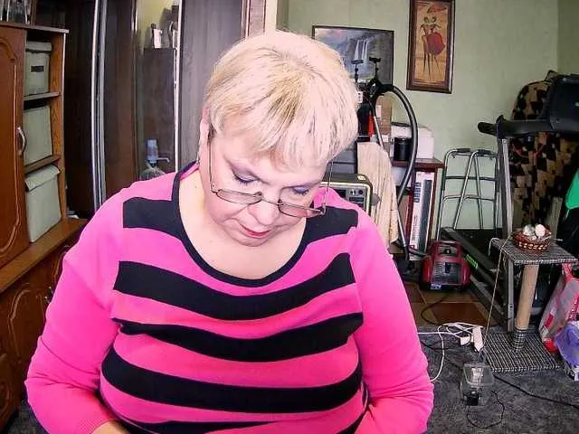 Live sex webcam photo for LOLA88888 #292102112