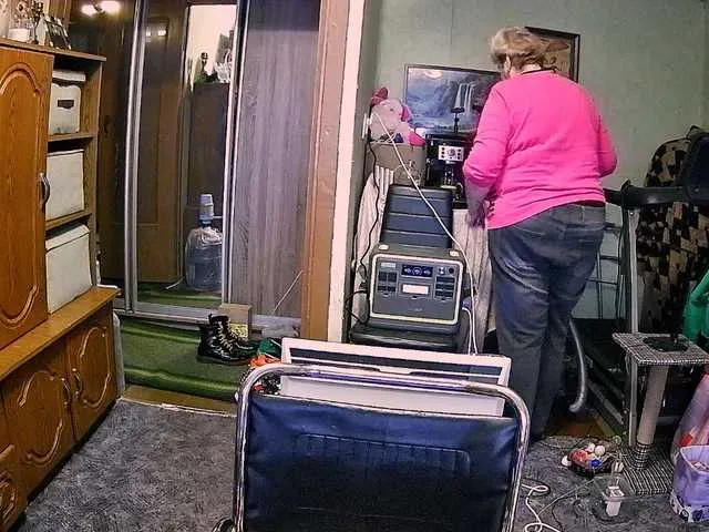 Live sex webcam photo for LOLA88888 #292408717