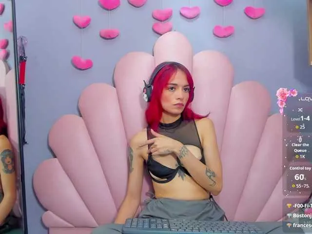 Live sex webcam photo for LUCYMILLER #292375752