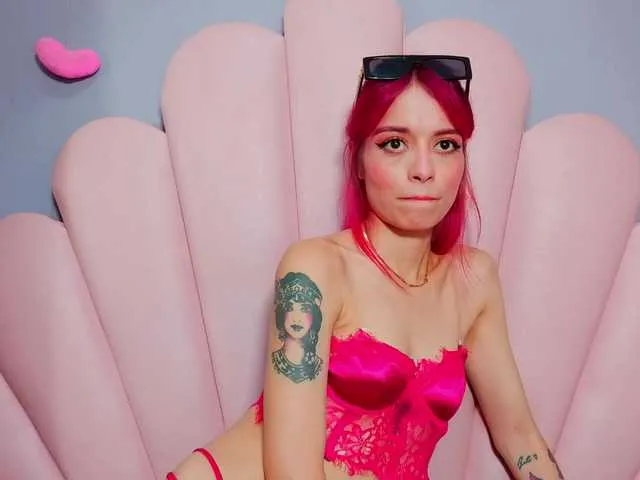 Live sex webcam photo for LUCYMILLER #293617012