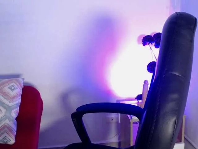 Live sex webcam photo for LUNAASENSUAL1 #290917645