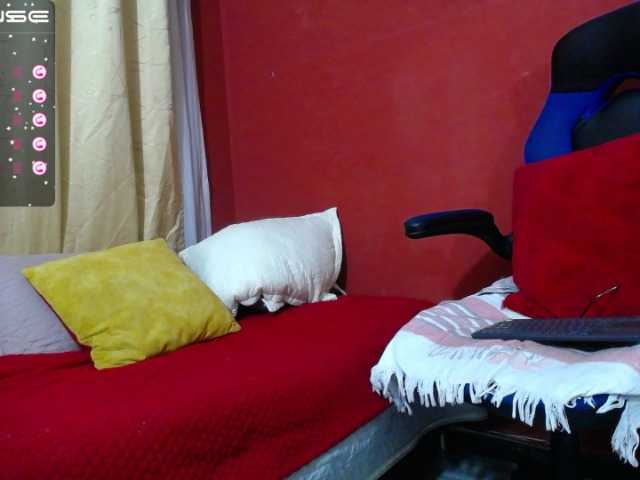 Live sex webcam photo for La-Rosa-Coque #275978676