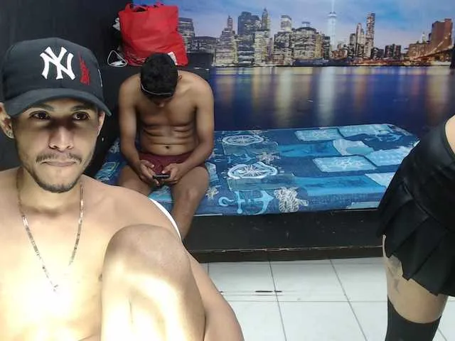 Live sex webcam photo for LaNenaGanBang #275578701