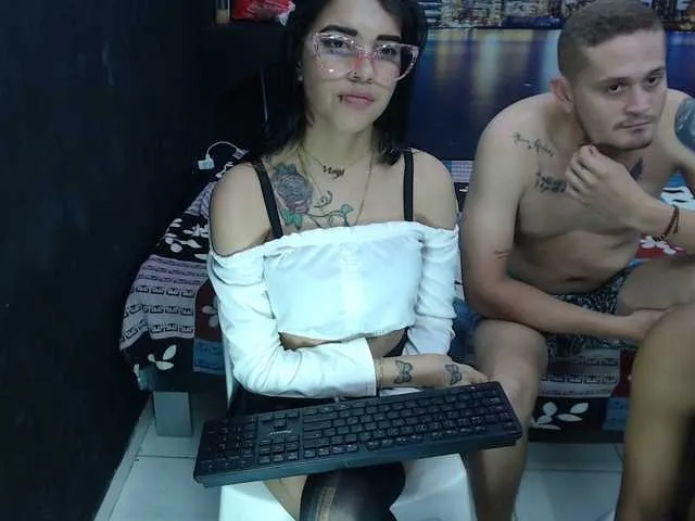 Live sex webcam photo for LaNenaGanBang #275602414