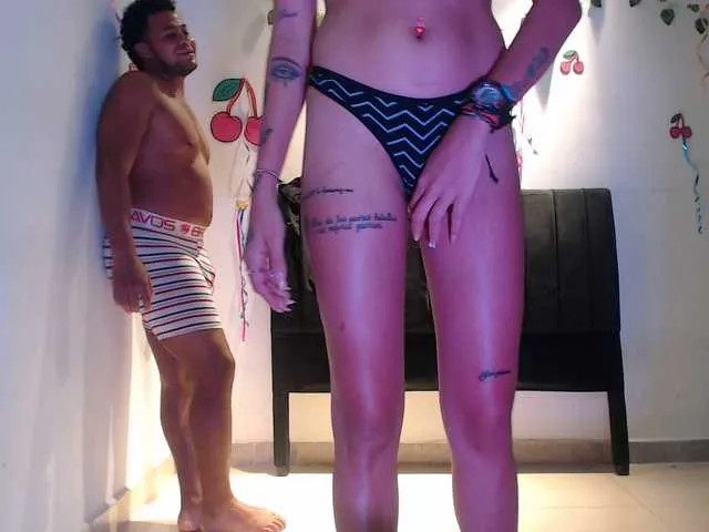 Live sex webcam photo for LaNenaGanBang #277426235