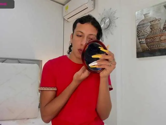 Live sex webcam photo for Lacolorina #273138692
