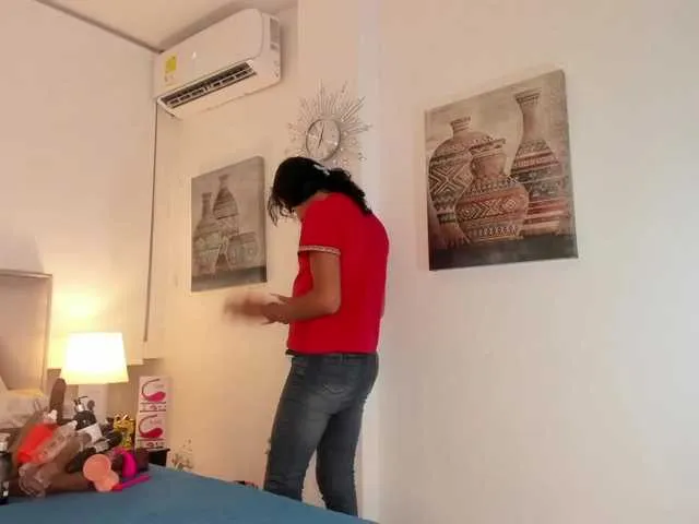 Live sex webcam photo for Lacolorina #274020906