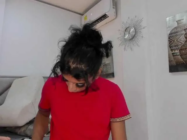 Live sex webcam photo for Lacolorina #274125819